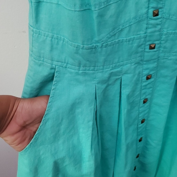 Adorable Tulle dress with distressed look buttons - Picture 2 of 6